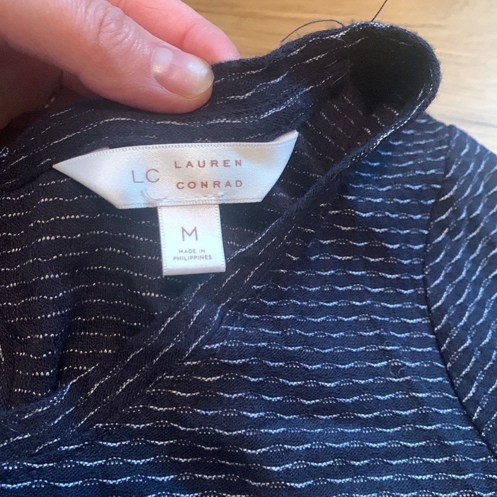 LAUREN Conrad Short Sleeve Knit Blouse w/ Lace Trim Navy Blue Women’s M - Picture 8 of 15